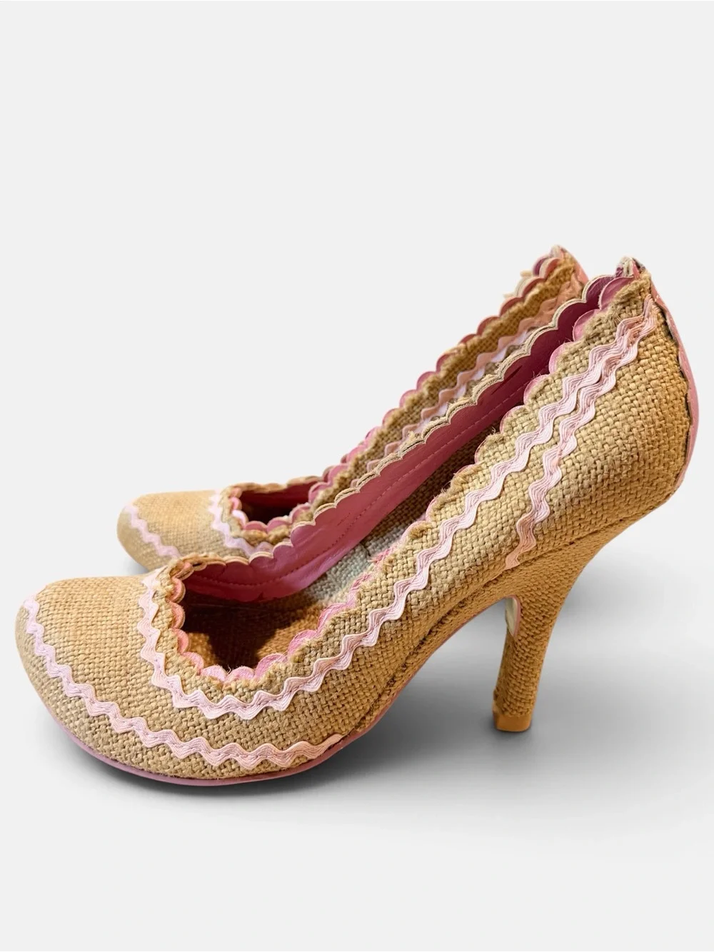 Irregular Choice Burlap Heels Size 38.5 Tan Brown Pink Ric Rac Trim Retro Pinup